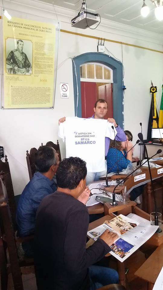 Foto: Vereador Marquinho exibe camisa da a causa do grupo "Justiça sim. Desemprego não"  (Página Justiça Sim Desemprego não)