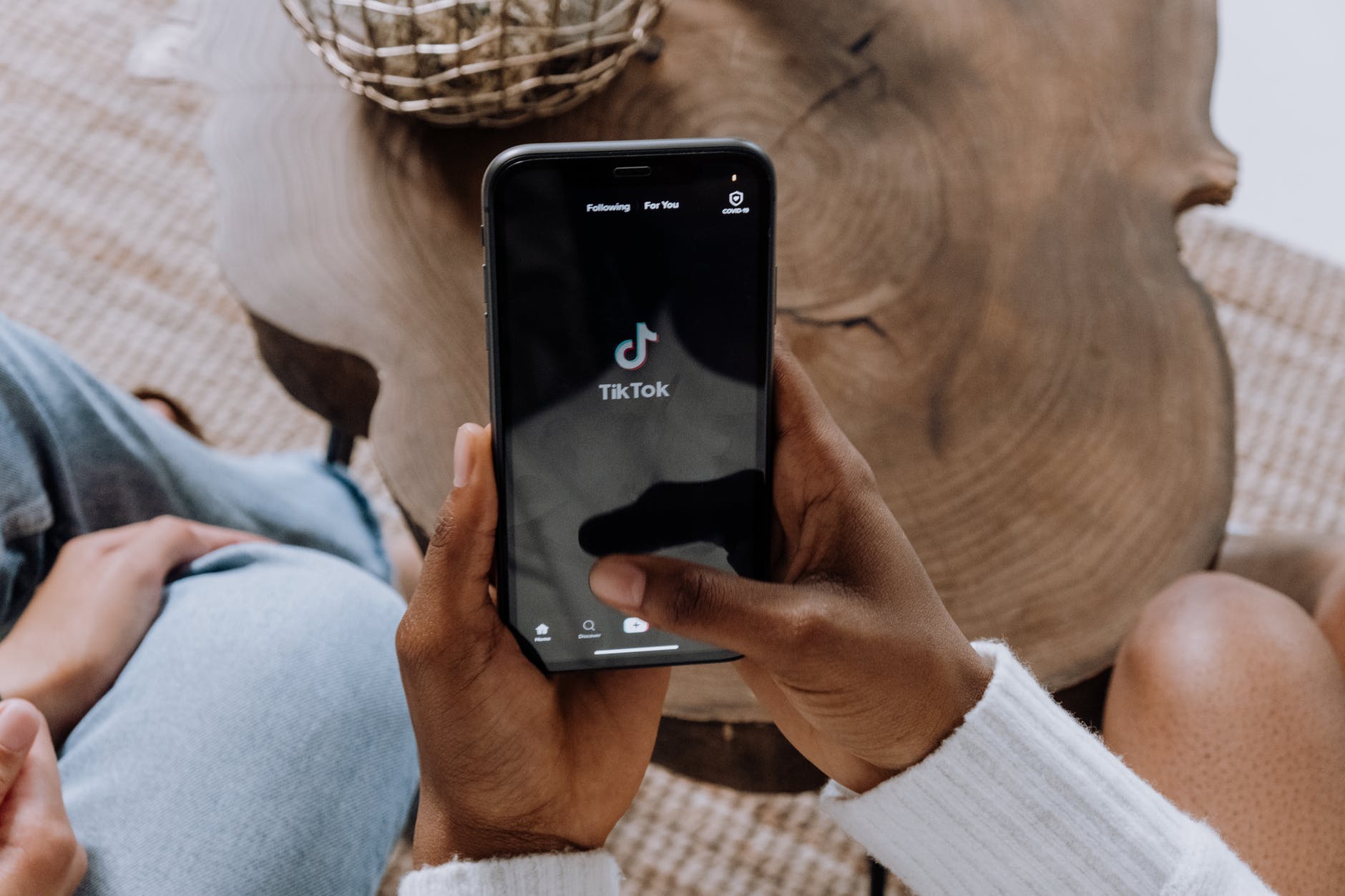 Gesto do Tiktok salva adolescente de sequestro
