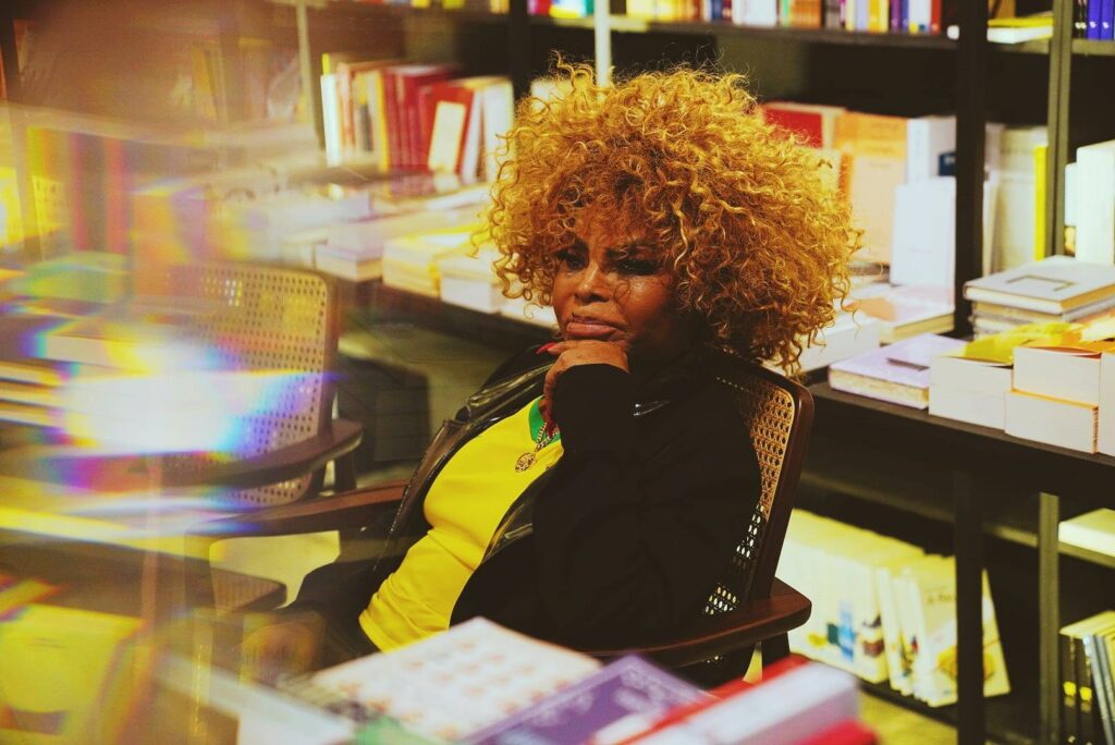 Elza Soares gravou DVD dois dias antes de morrer e tem disco político para ser lançado