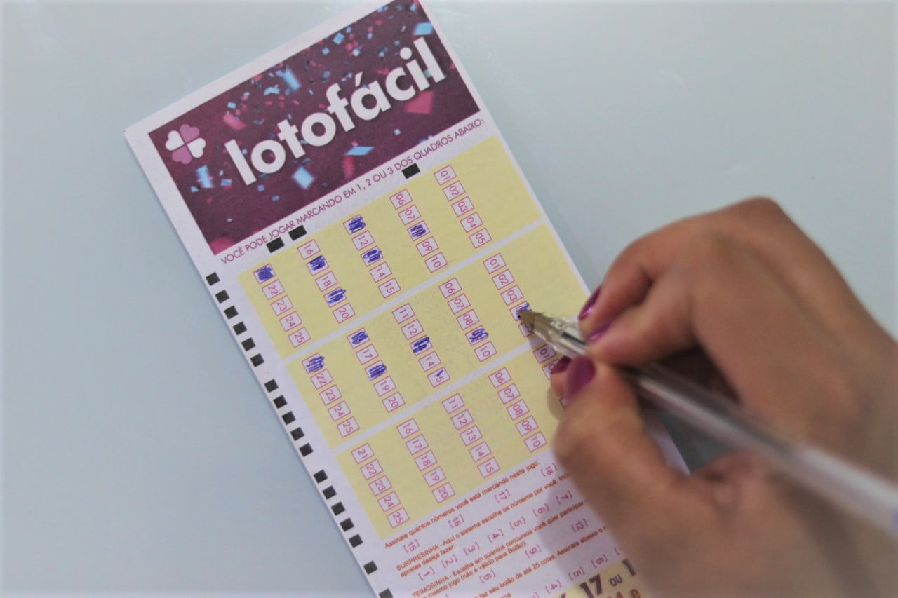 Resultado da Lotofácil 2433 de hoje, quinta-feira (27/01/22)