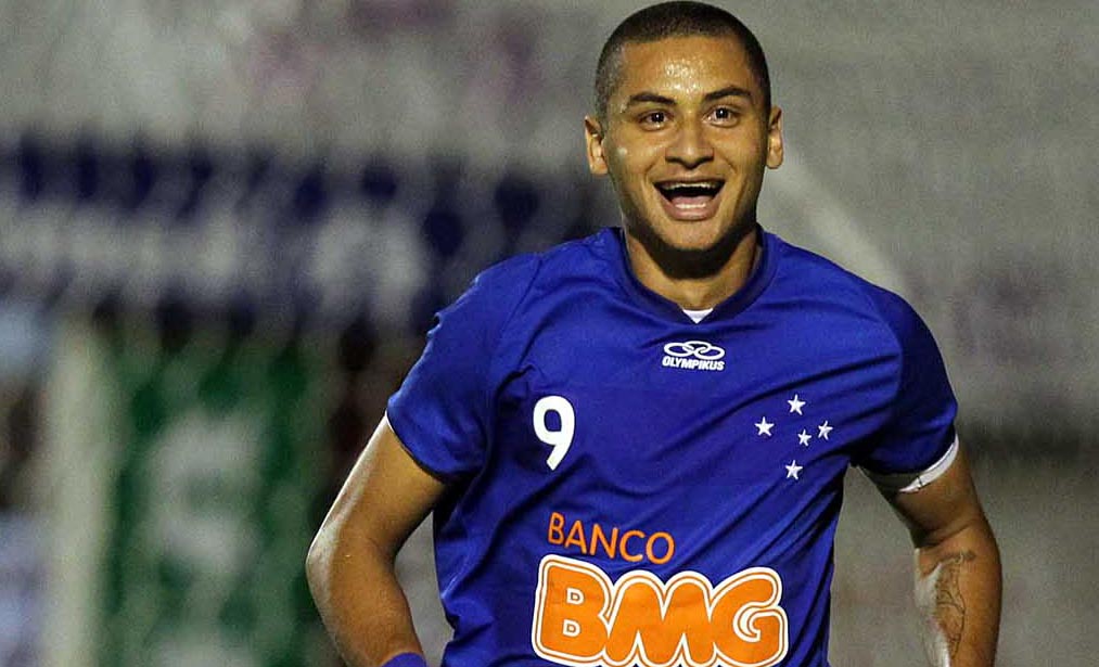Veja os 10 últimos jogos de estreia de uniforme do Cruzeiro