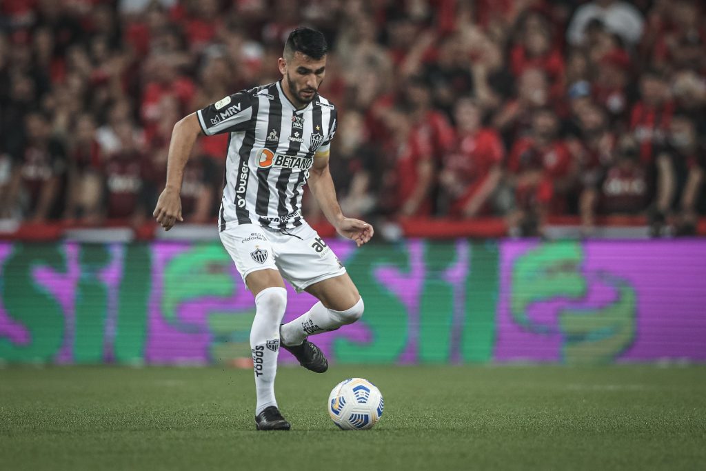 Com a volta de Alonso, qual deve ser a zaga titular do Atlético?
