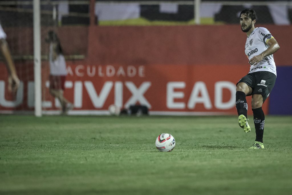 Com a volta de Alonso, qual deve ser a zaga titular do Atlético?