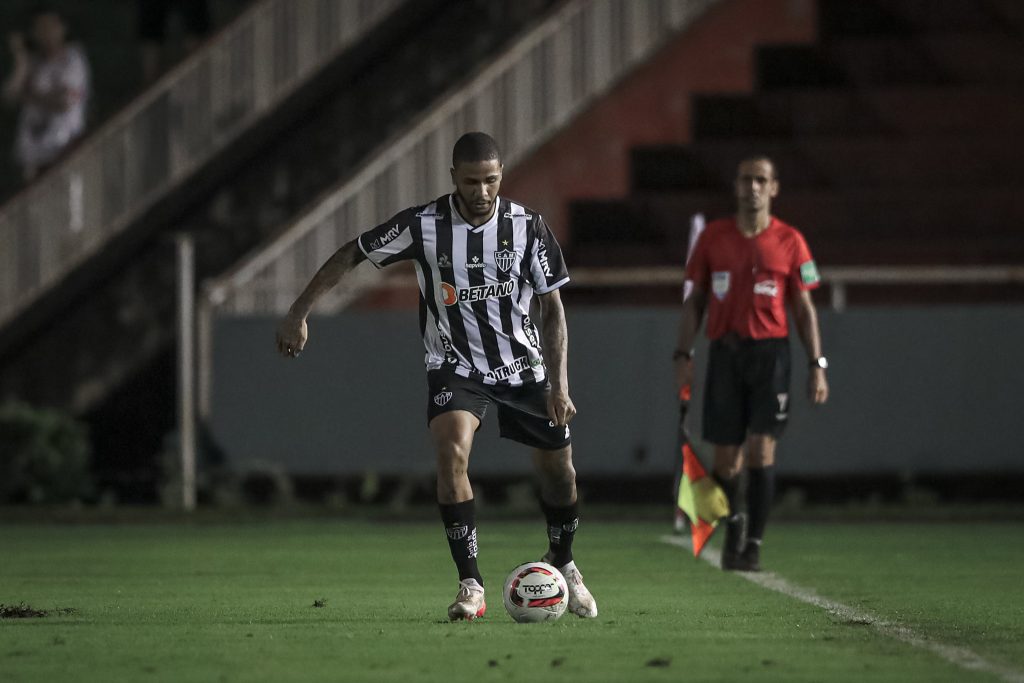 Com a volta de Alonso, qual deve ser a zaga titular do Atlético?