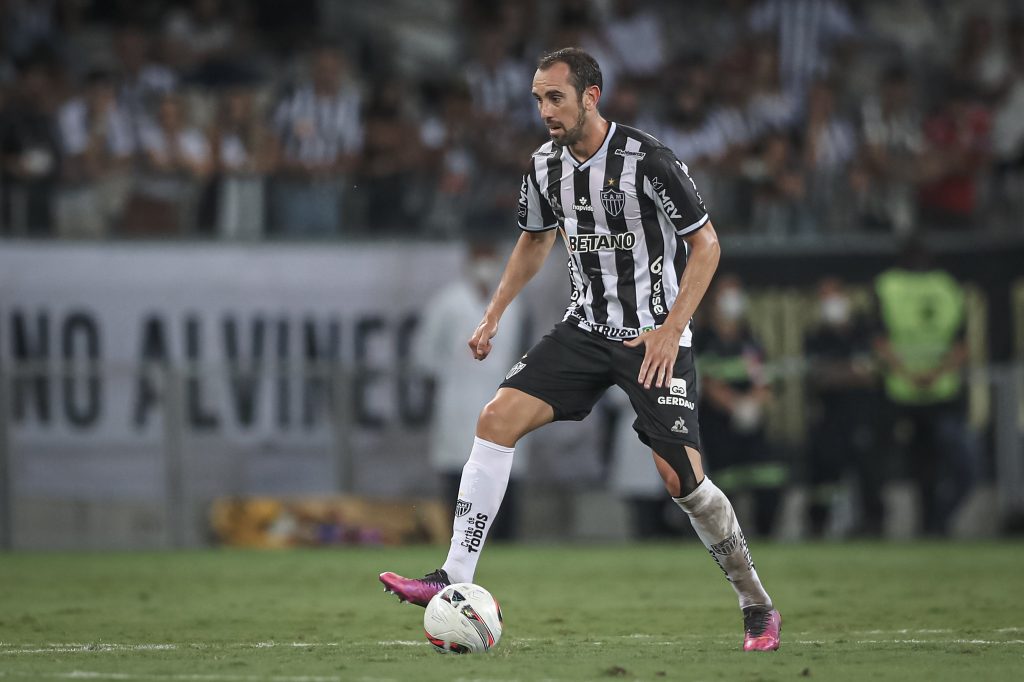 Com a volta de Alonso, qual deve ser a zaga titular do Atlético?
