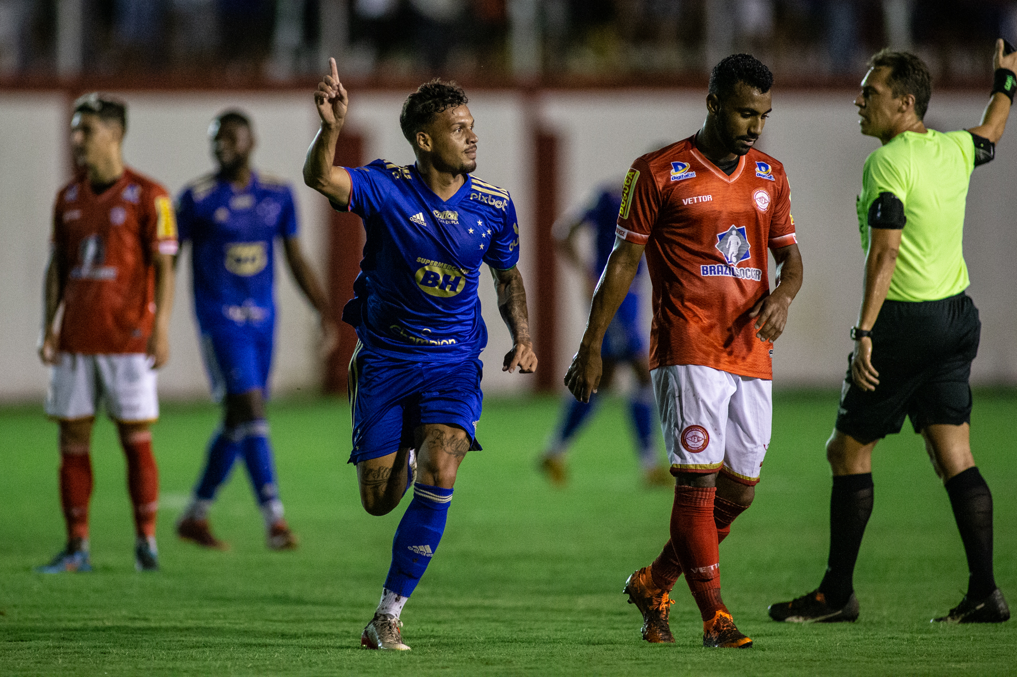 Cruzeiro enfrenta o Tombense querendo engrenar na Série B