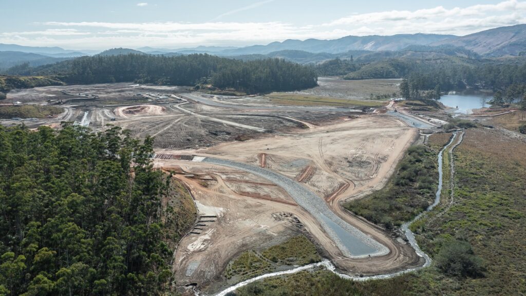 Dique 4 da barragem Pontal, em Itabira (MG), é uma das estruturas eliminadas. Obras complementares na estrutura seguem no segundo semestre - Foto: divulgação/Vale