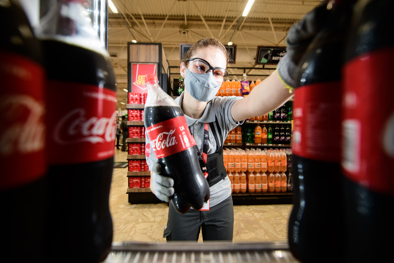 Confira dezenas de vagas de emprego temporários em Minas abertas pela Coca-Cola FEMSA