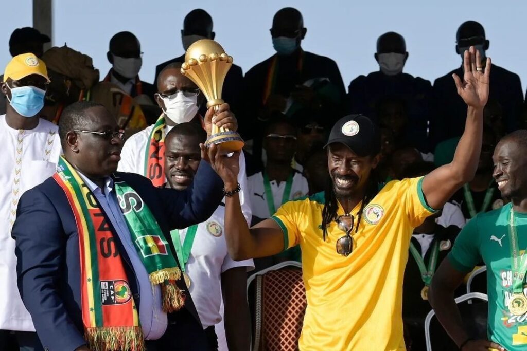 Cissé (direita) é um ídolo nacional - Foto: Divulgação