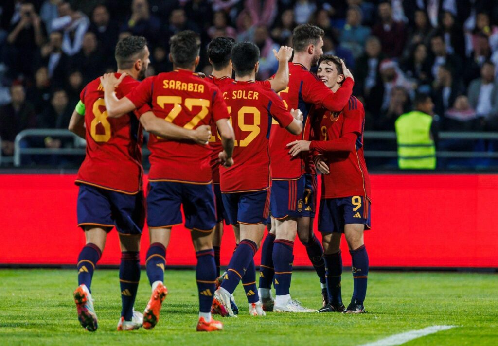 La Roja tem inúmeras caras novas