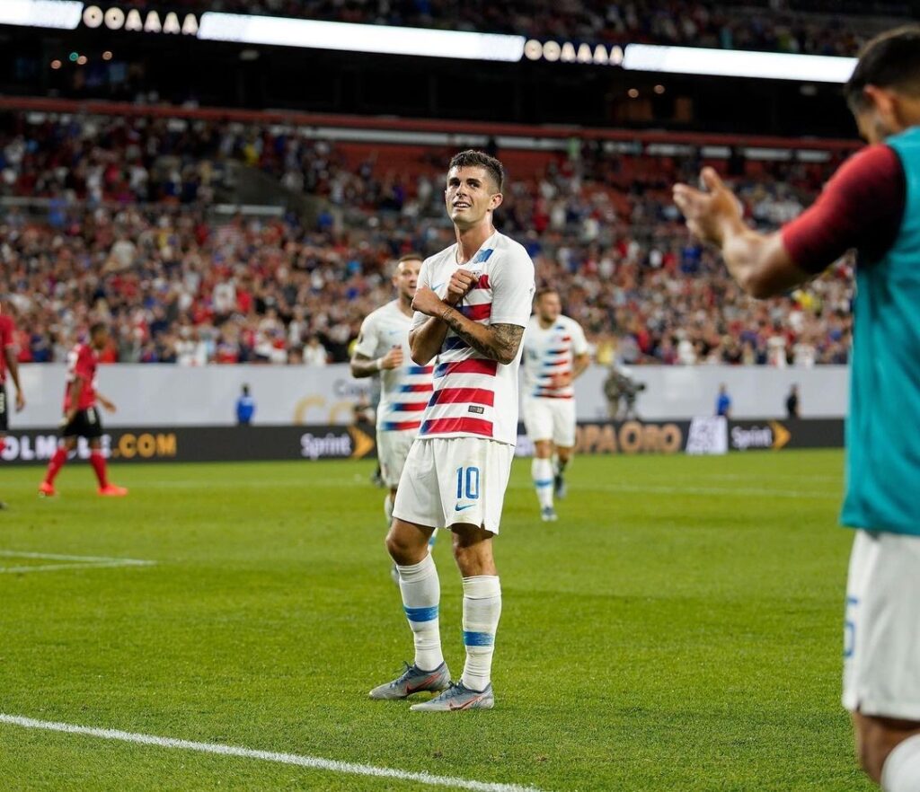 Destaque americano, Pulisic defende o Chelsea