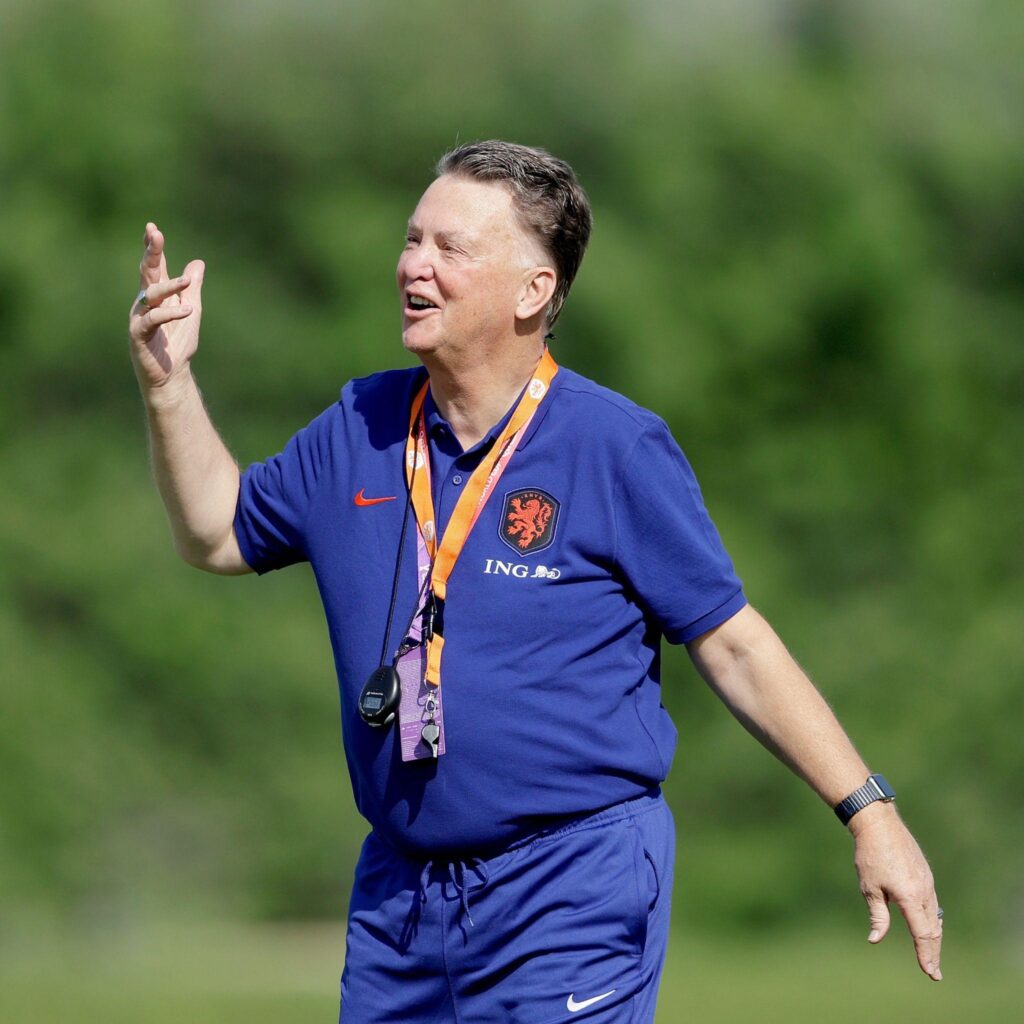 Aos 71 anos, Van Gaal saiu da aposentadoria para a disputa da Copa