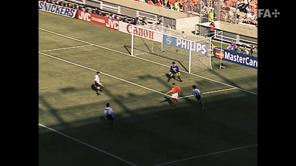 Bergkamp e um dos maiores gols da história -