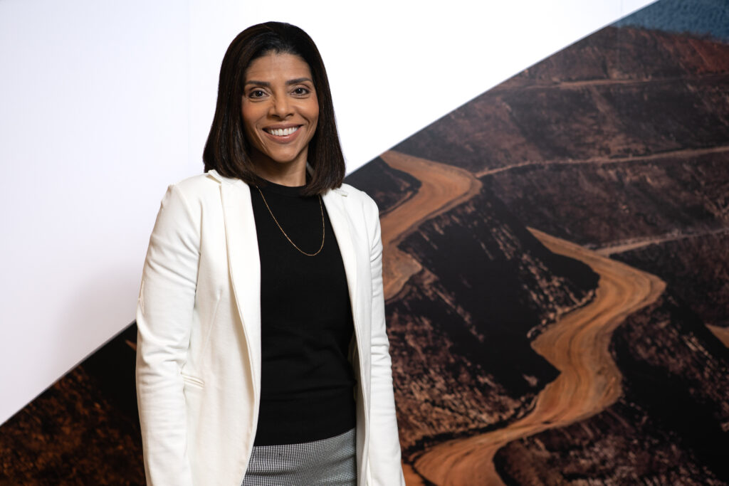 Mira Noronha, gerente global de Atração de Talentos da Vale, afirma que o Programa Jovem Aprendiz é uma oportunidade que a empresa tem de contribuir com a formação e crescimento profissional de jovens | Foto: Arthur Toledo
