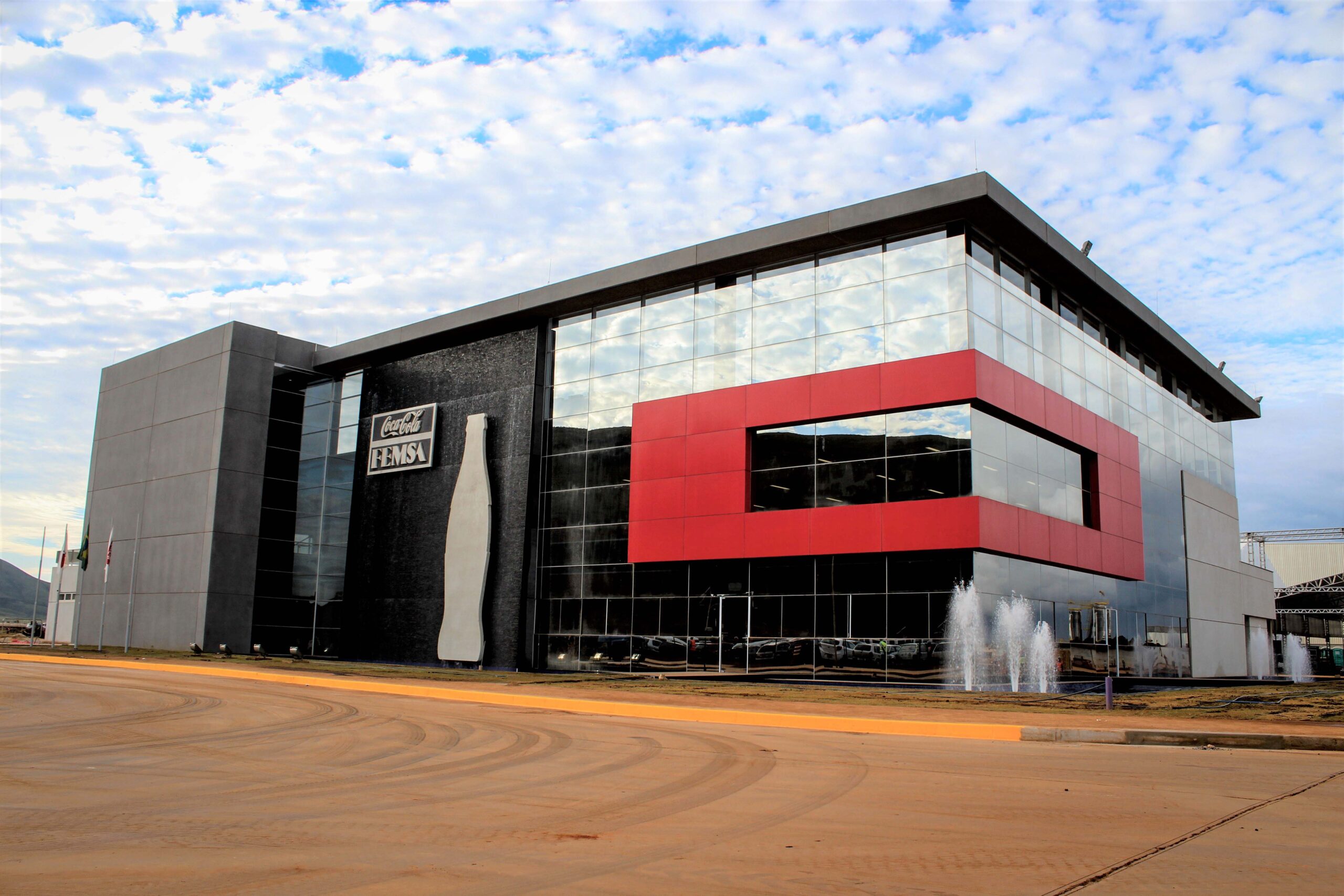 Coca-Cola Femsa realiza processo de seleção com 16 vagas