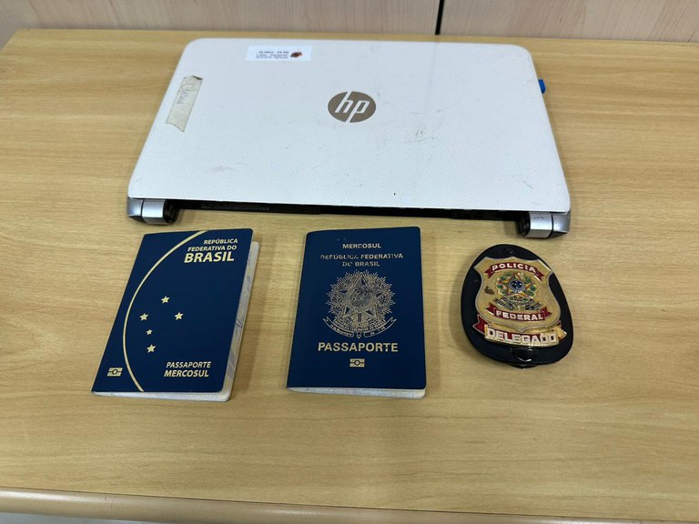 Passaporte e notebook foram apreendidos na operação 