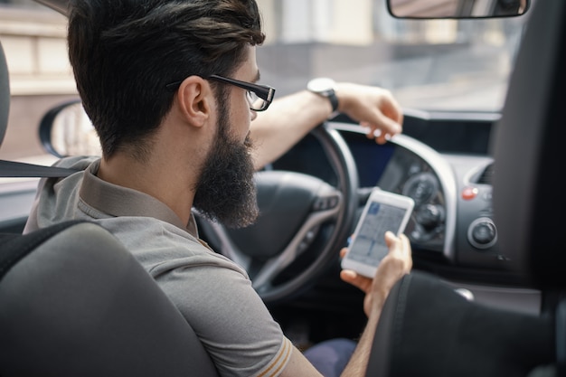 5 apps de transporte que estão conquistando usuários no interior do Brasil além da Uber e 99