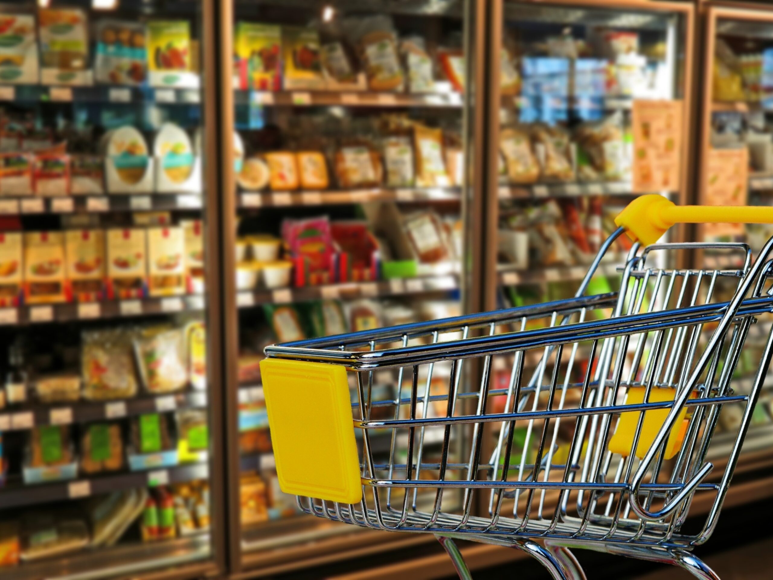 Empresa de varejo alimentar abre vagas para maiores de 50 anos em Belo Horizonte