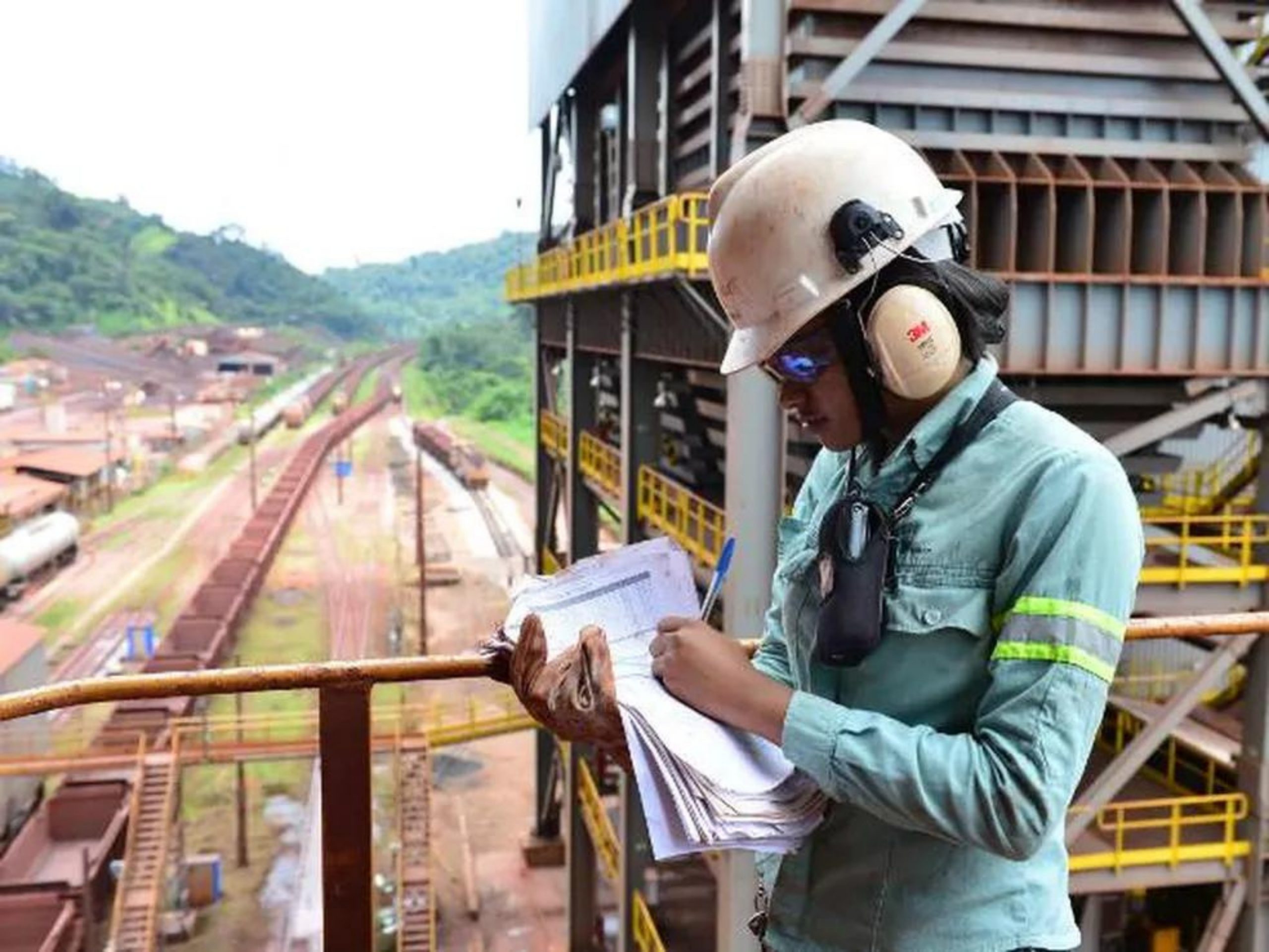 Vale inicia maio com dezenas de vagas de emprego em 77 cargos em MG