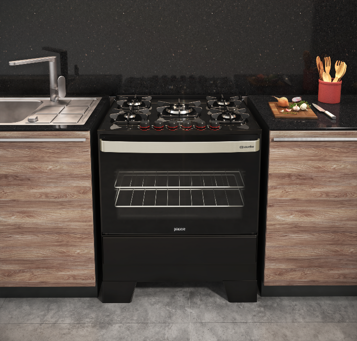 O fogão Mueller 5 bocas Piacere Vetro, com mesa em vidro temperado e grade em ferro fundido, reflete a praticidade da mesa de vidro. Com este produto, o morador passa a se preocupar apenas com o cardápio das refeições! 