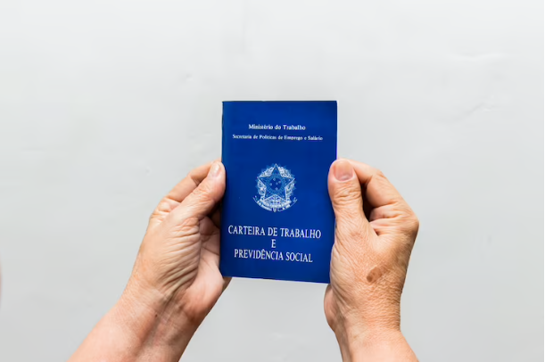 Droga Raia anuncia 30 vagas em BH, priorizando profissionais com mais de 40 anos de idade
