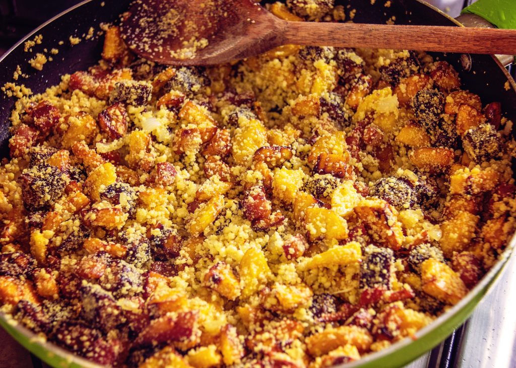 16. Farofa de bacon e ovos