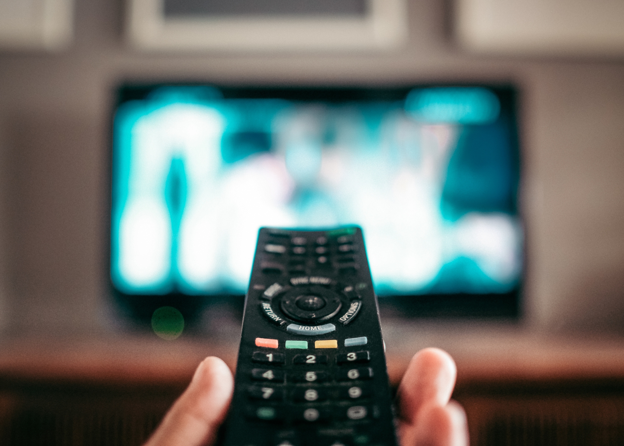 O que devo considerar ao comprar uma TV nova?