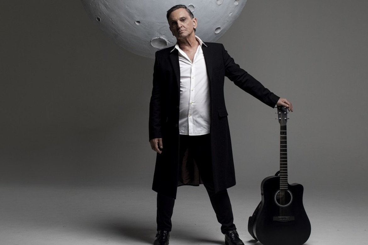 Breve análise da música 'A lei desse troço', de Paulo Miklos