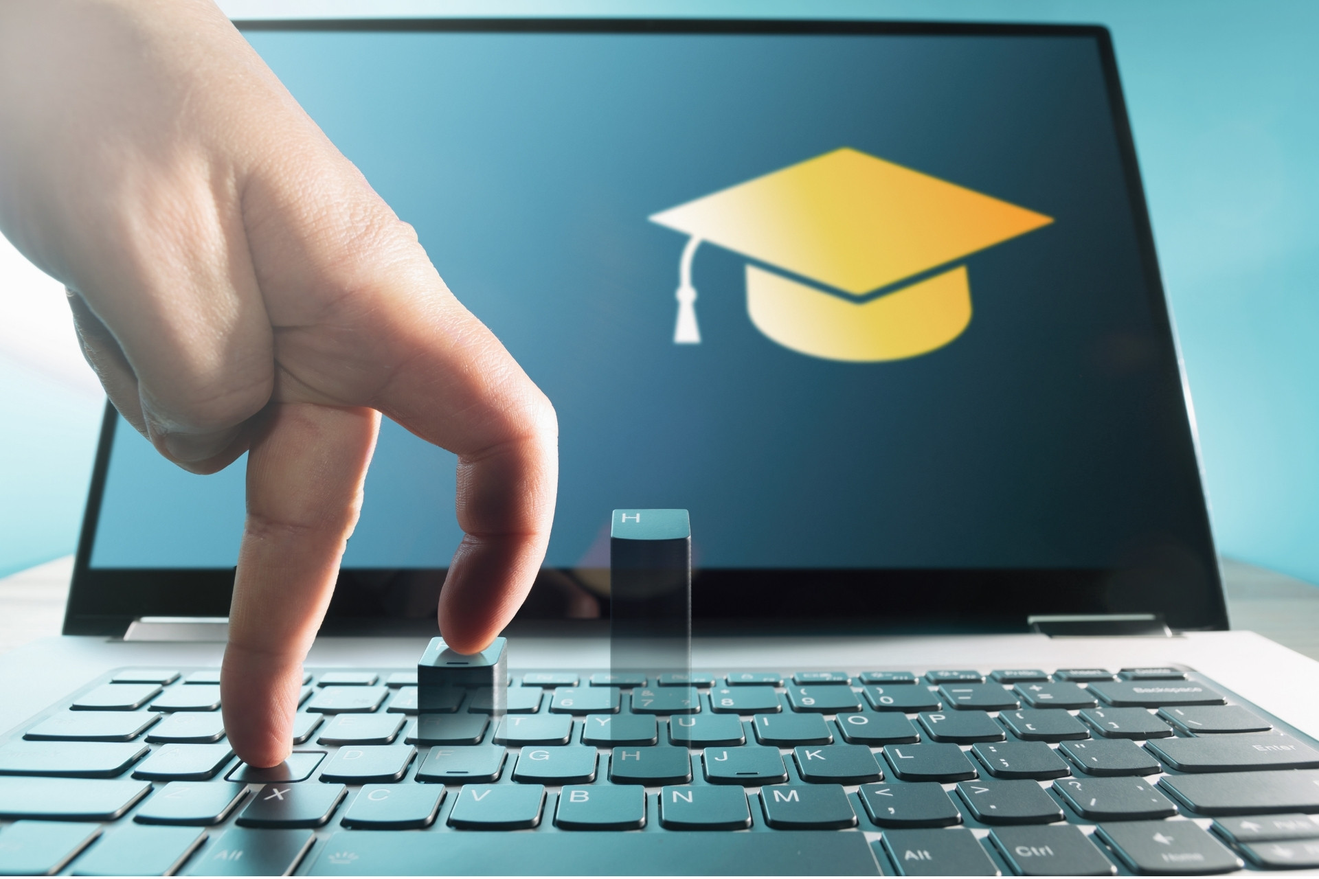 UFMG oferece 600 vagas em cursos gratuitos de extensão on-line