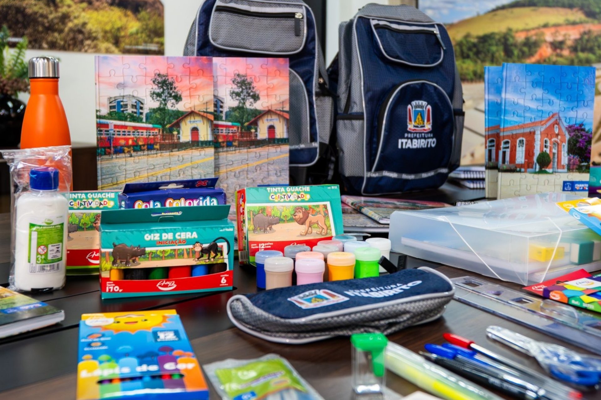 Itabirito inicia entrega de kits escolares para todos os alunos da rede municipal