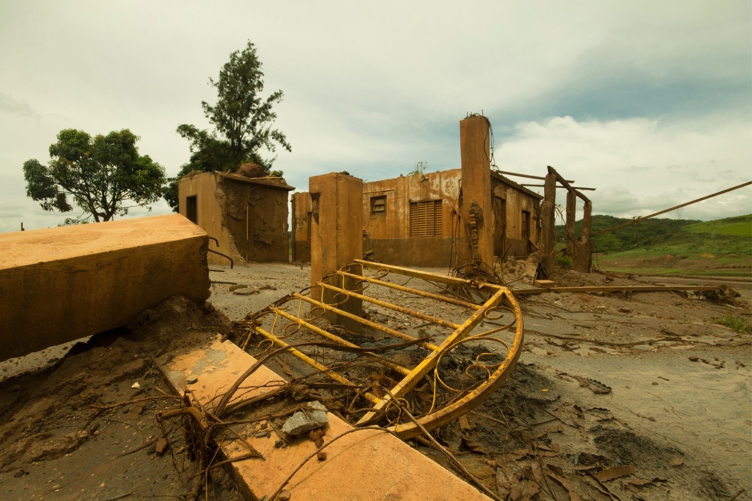 Três entidades concorrem para gerenciar compensações de desastre em Mariana-MG