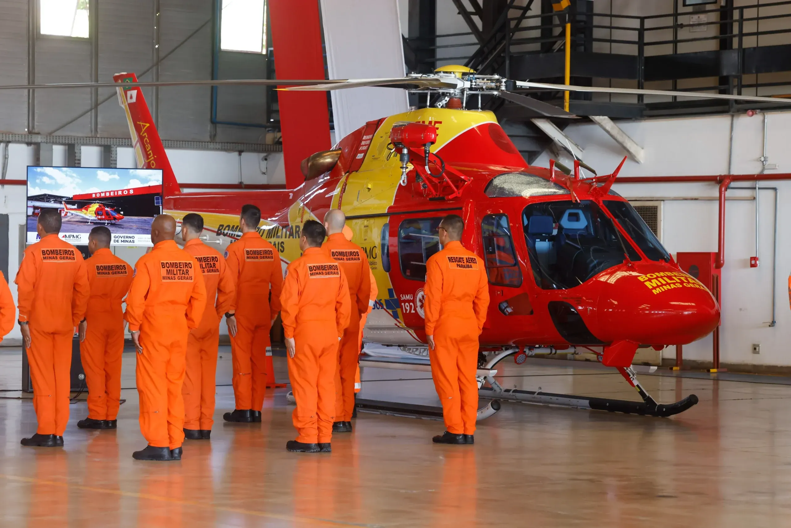 'Arcanjo 15': Governo de Minas incorpora novo helicóptero à frota do Corpo de Bombeiros