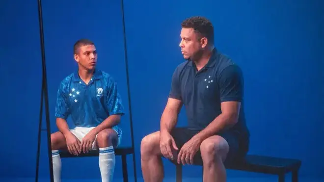 Ronaldo completa 50 anos e é homenageado pelo Cruzeiro: “Fenômeno”