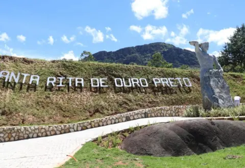 Santa Rita de Ouro Preto tem trabalho com pedra-sabão reconhecido como patrimônio cultural