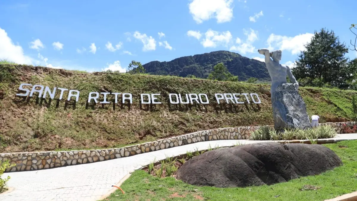 Santa Rita de Ouro Preto tem trabalho com pedra-sabão reconhecido como patrimônio cultural