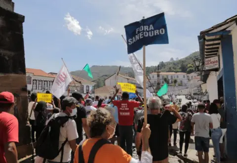 Sem consequências para a Saneouro, discursos políticos só aumentam o descrédito da população na política