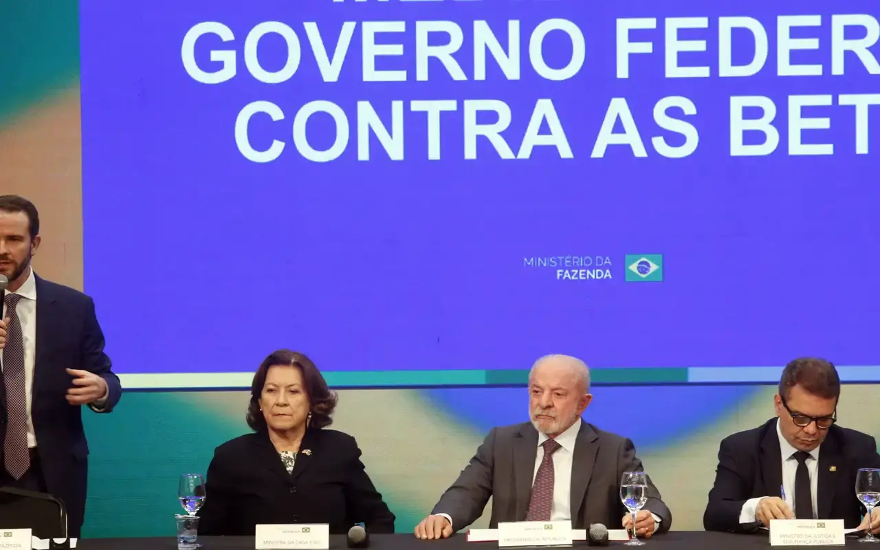 Bets que continuarem no ar após prazo serão bloqueadas, diz Durigan
