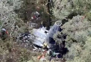 Bombeiros encontram helicóptero com corpo do cantor Rick