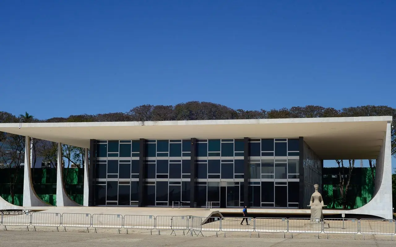 Fachin cobra manifestação da PGR sobre casos do INSS e Master