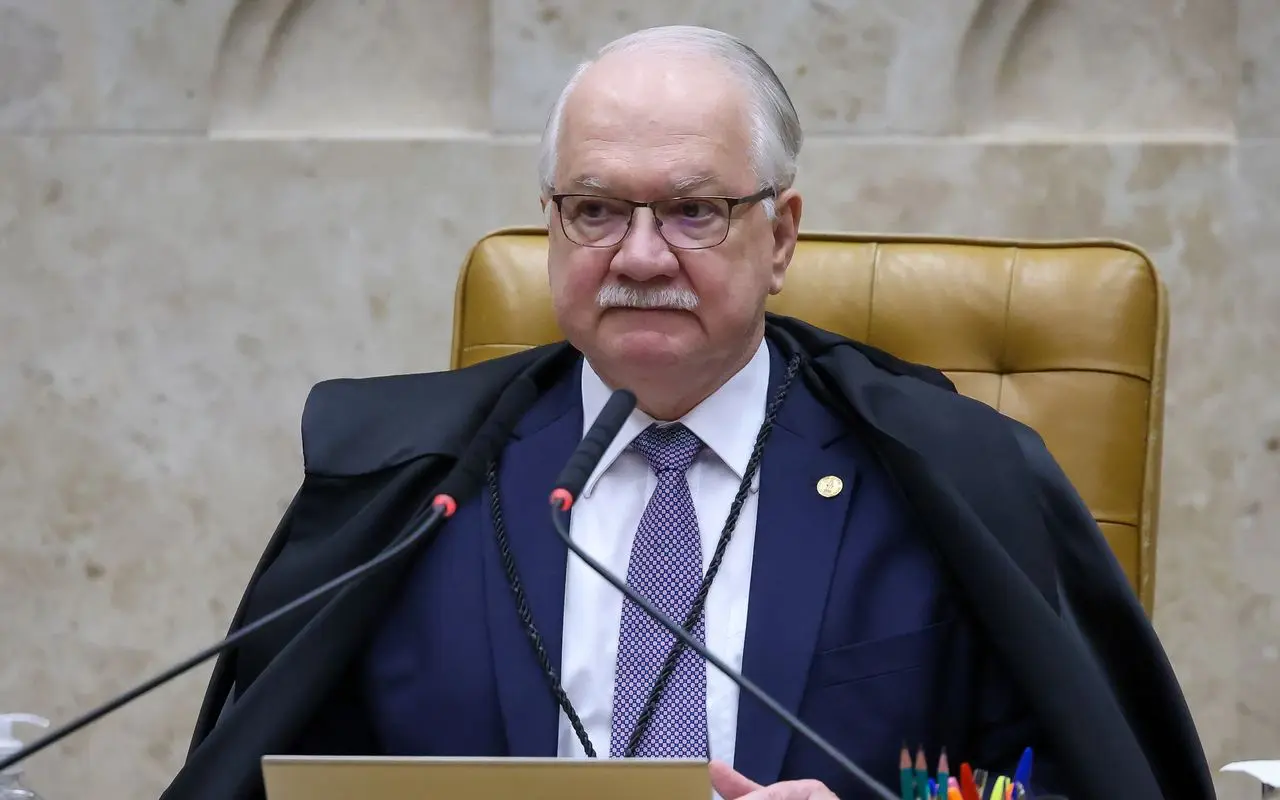 Fachin suspende decisões de Mendonça e Dino sobre diretor da PF