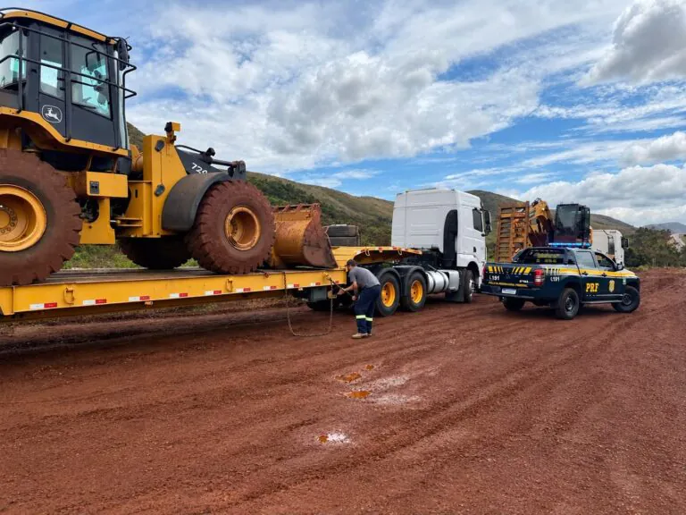 Denúncia leva PRF a encontrar máquinas em área de suposta mineração ilegal em Itabirito