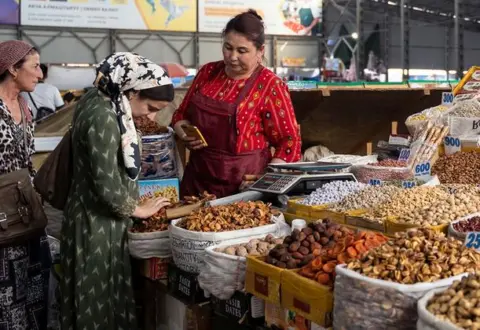 Disrupções no abastecimento impulsionam subida dos preços dos alimentos