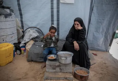Após conflito em Gaza, mulheres são obrigadas a assumir sustento do lar