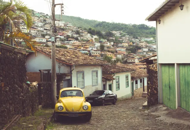 Por que as ruas de Ouro Preto são tão estreitas e irregulares?