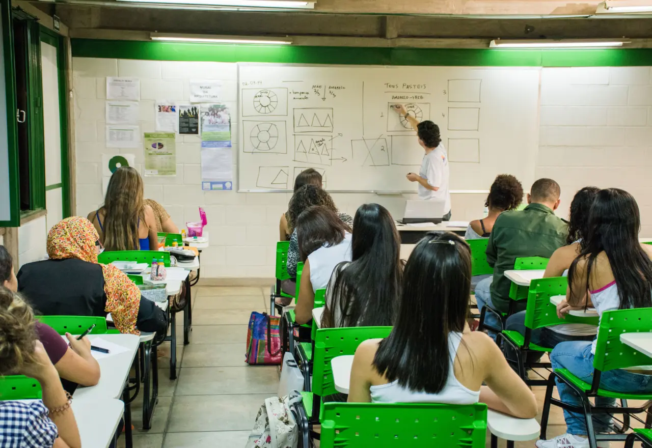IFMG abre concurso público para professores com salários de até R$ 14,9 mil