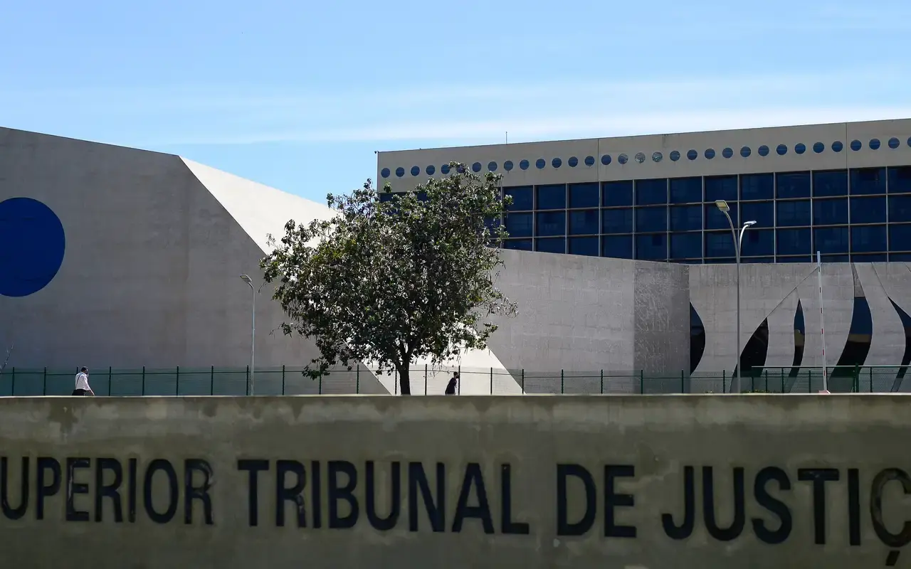 STJ suspende processos sobre aluguel de curta temporada em condomínios