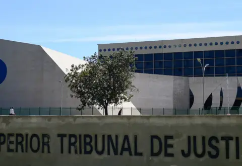 STJ suspende processos sobre aluguel de curta temporada em condomínios