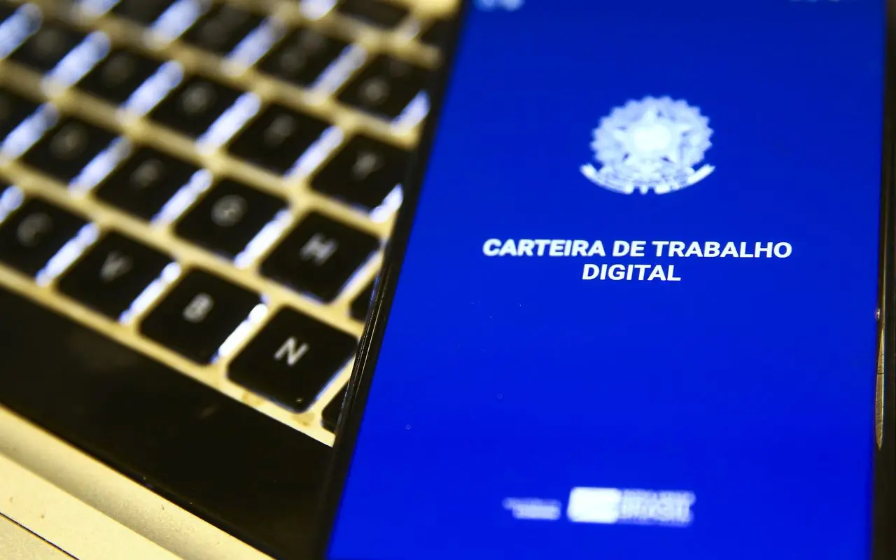 Taxa de desemprego cai para 5,3%, a menor para o trimestre até agosto