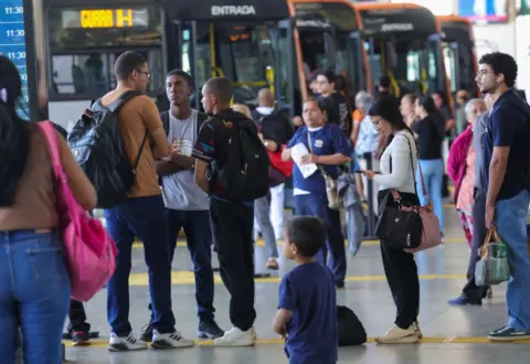 Transporte e insegurança fazem 40% das mulheres desistirem de emprego