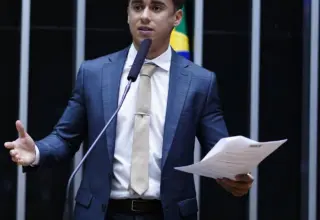 TSE manda Nikolas retirar postagem com desinformação sobre Lula